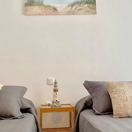 Bristol Lake Two Bedrooms Apartment